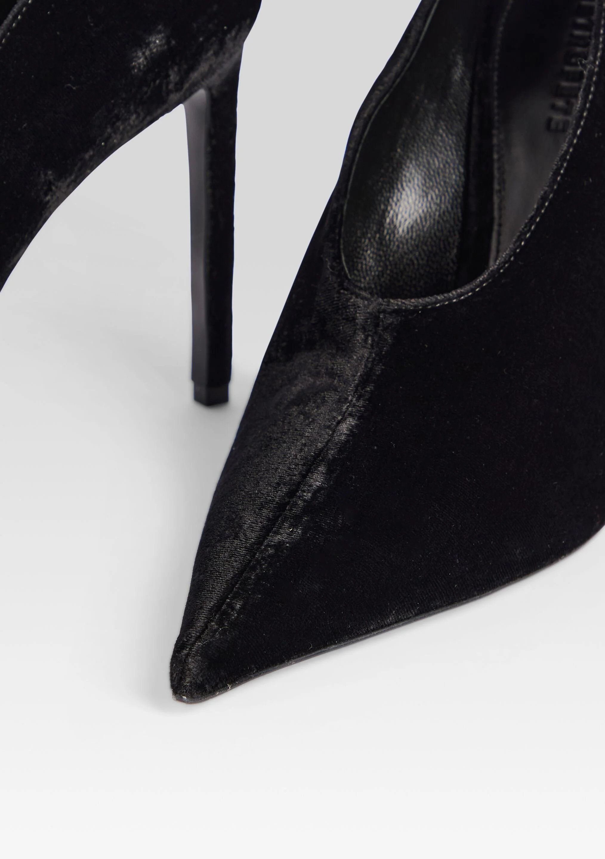 Mollie Velvet Pump - Image 4