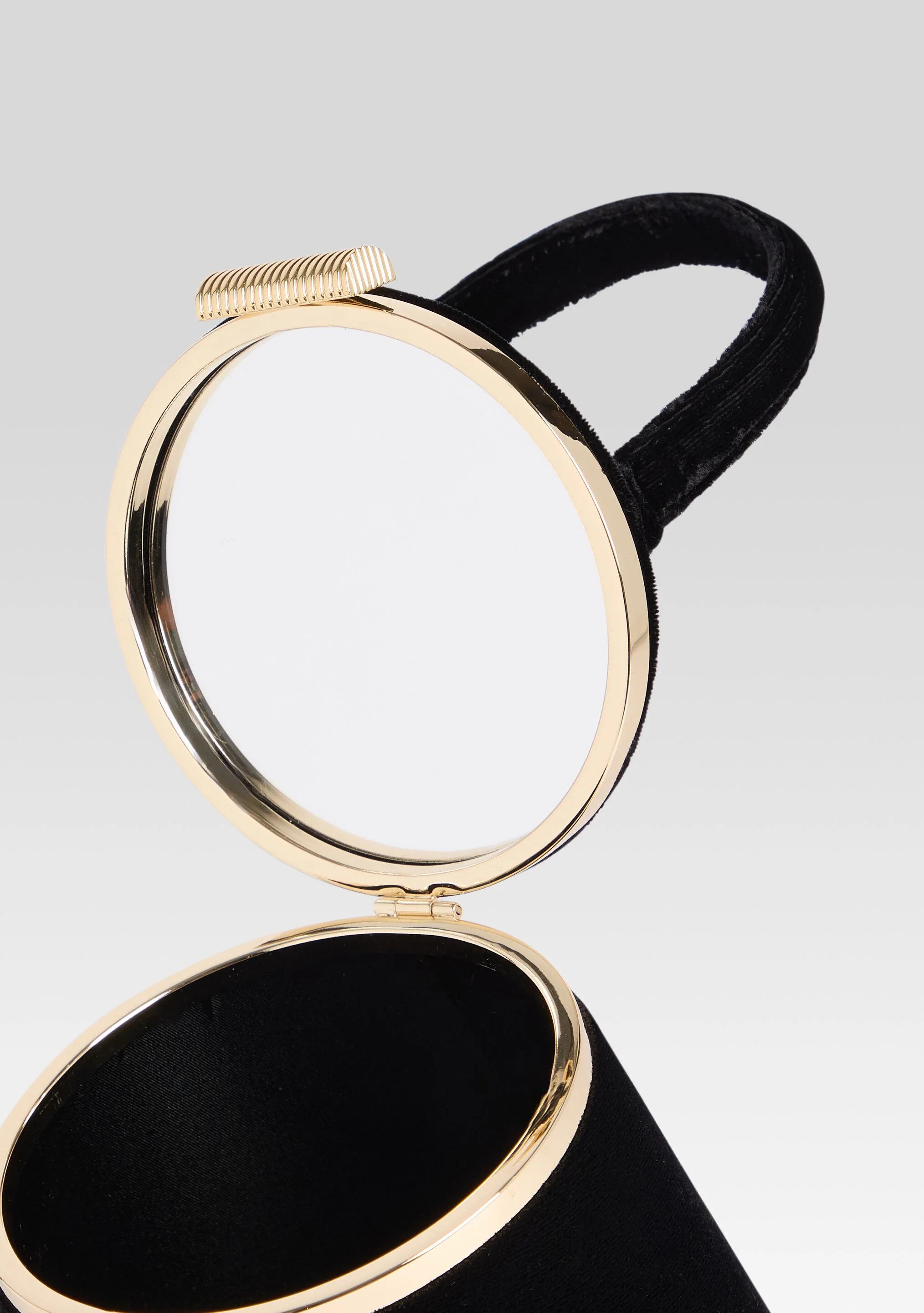 Lesla Velvet Case - Image 6