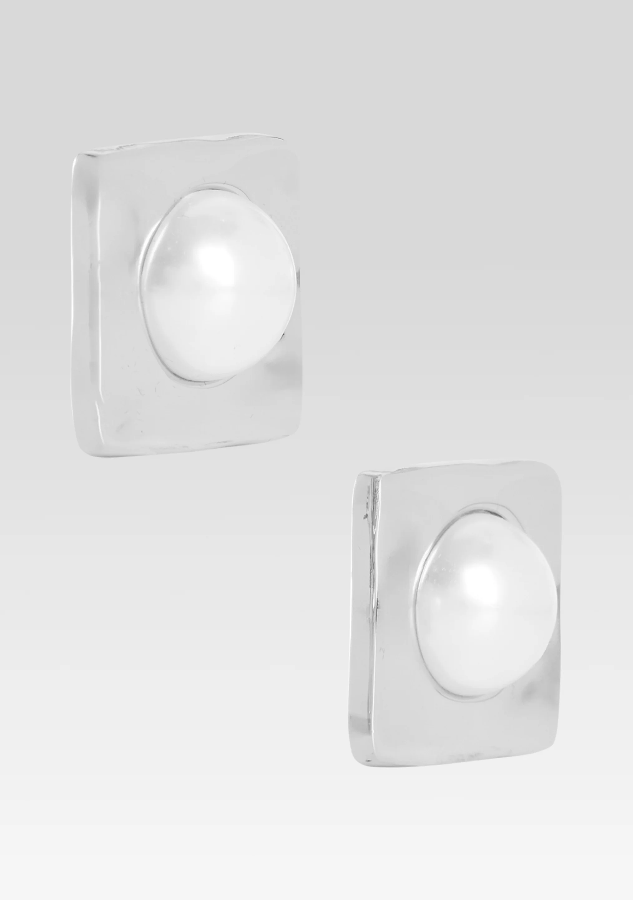 Nikki Pearl Earrings - Image 3