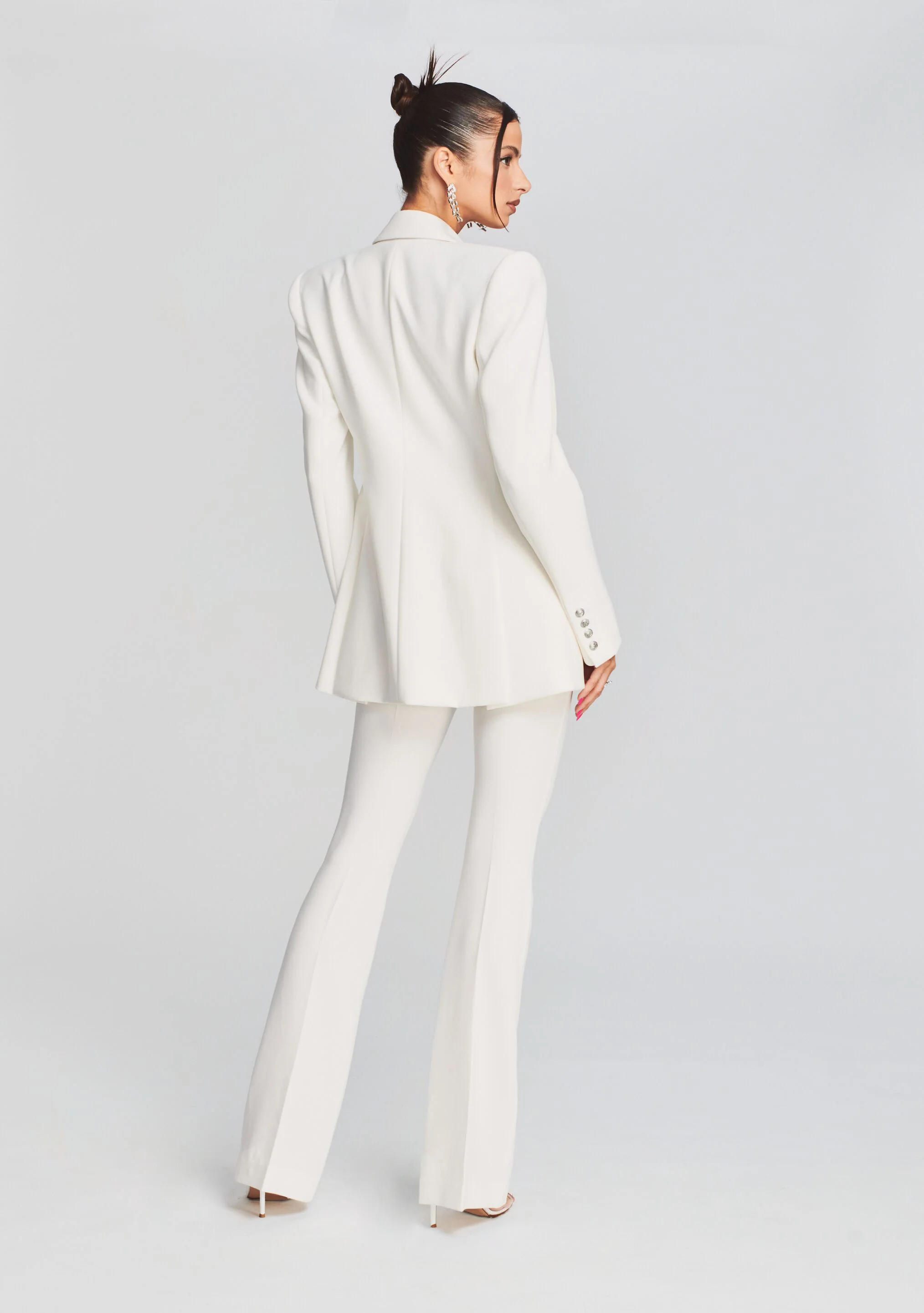 Nina Pant - Image 4