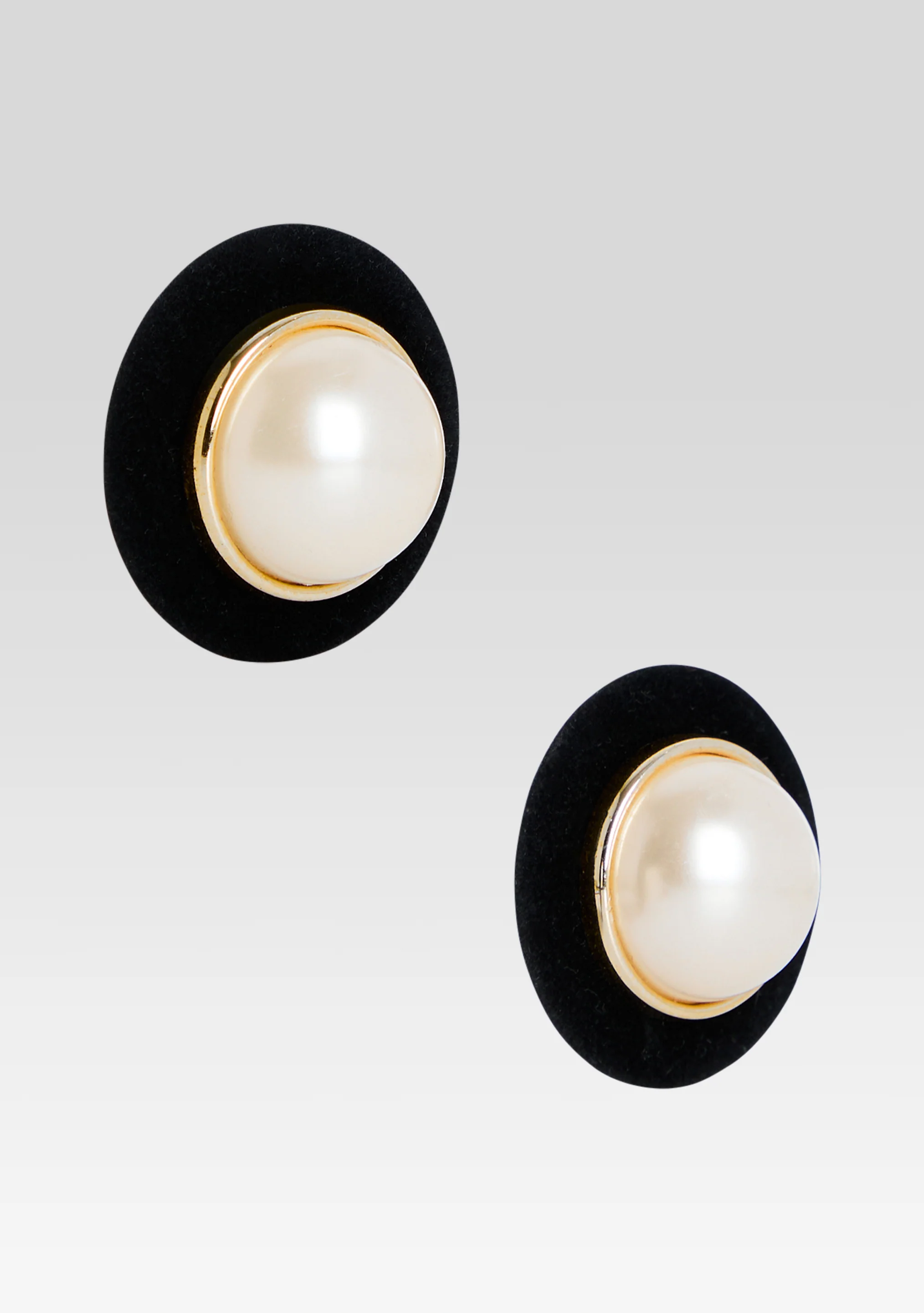 Sari Pearl Earring - Image 3
