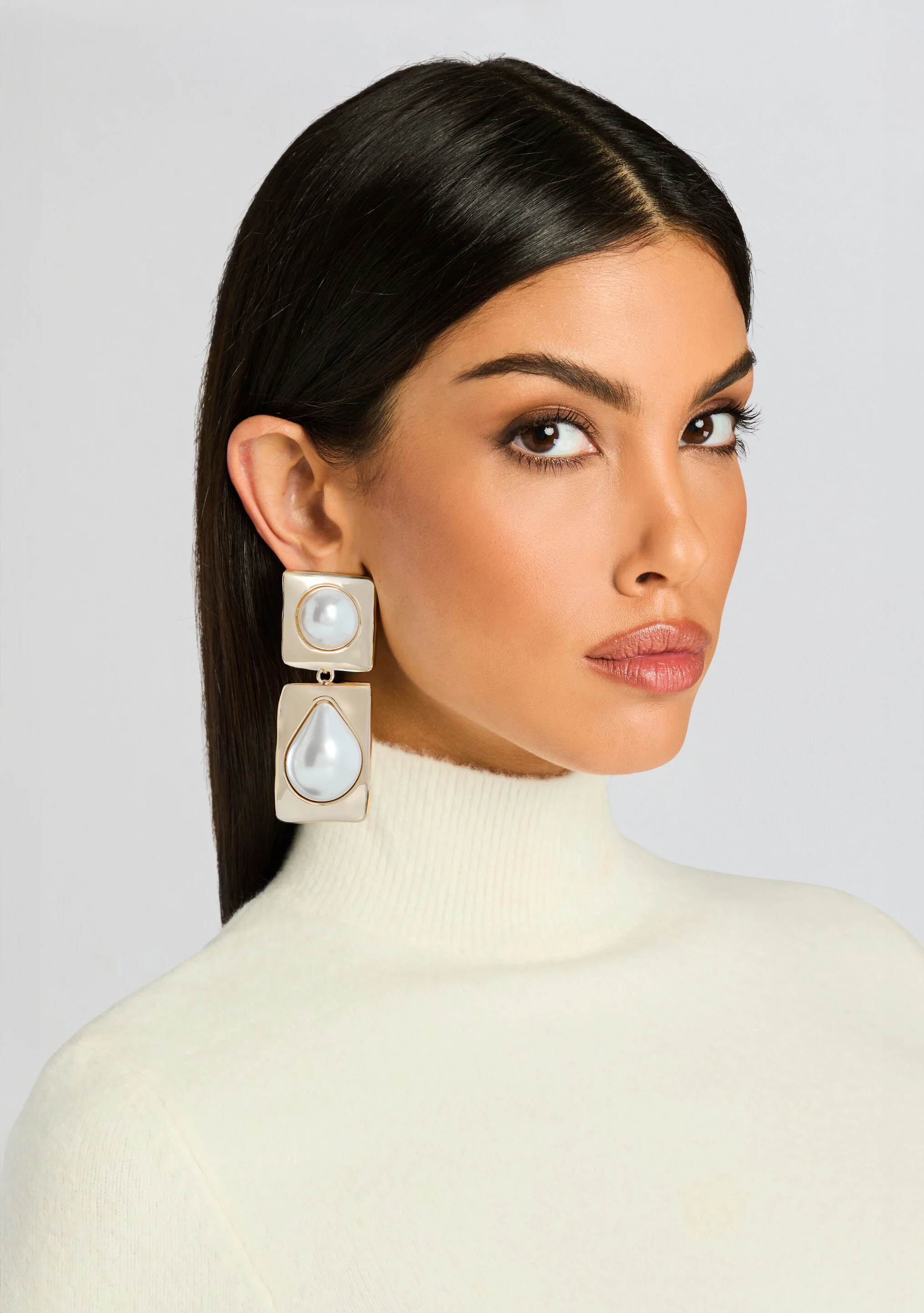 Savannah Pearl Drop Earrings - Image 2